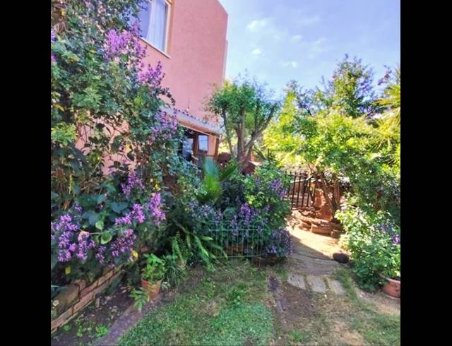 6 BEDROOM FREEHOLD FOR SALE IN SUIDEROORD